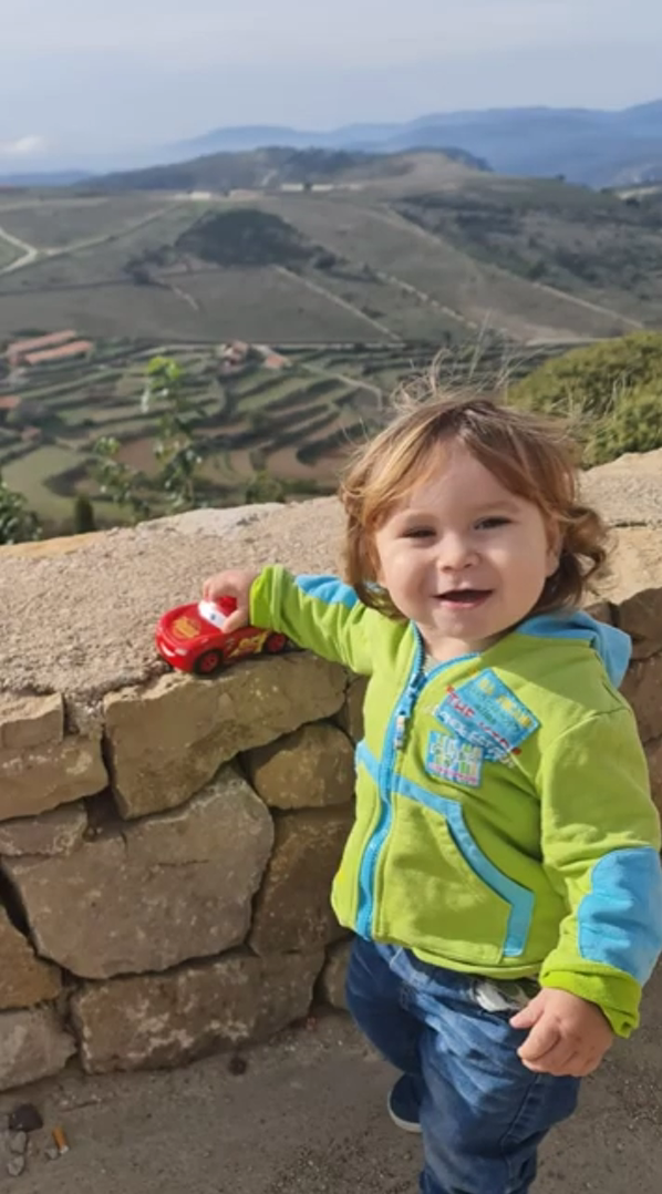 El más pequeño de la familia junto a un mirador de Culla